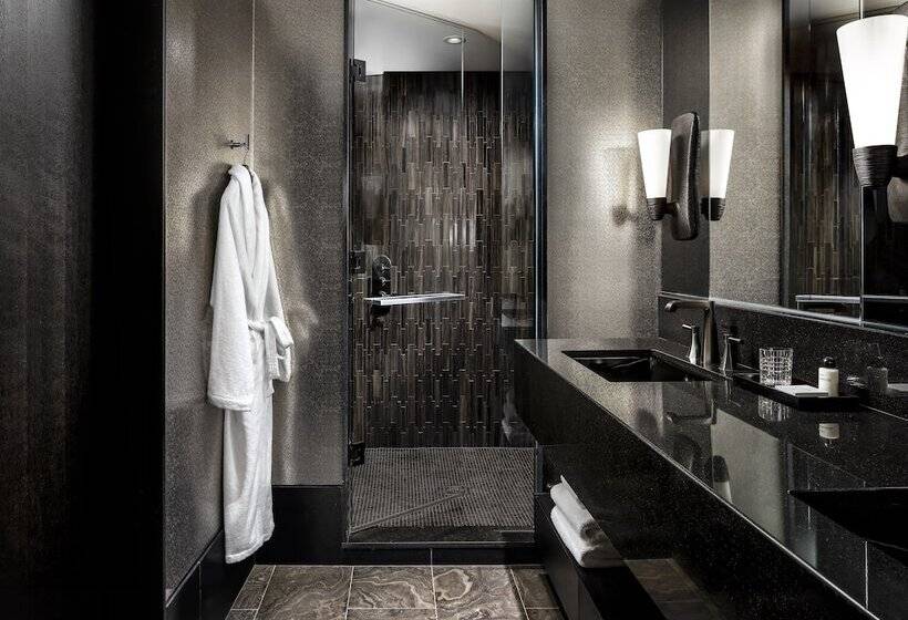 스위트, Bisha Hotel Toronto