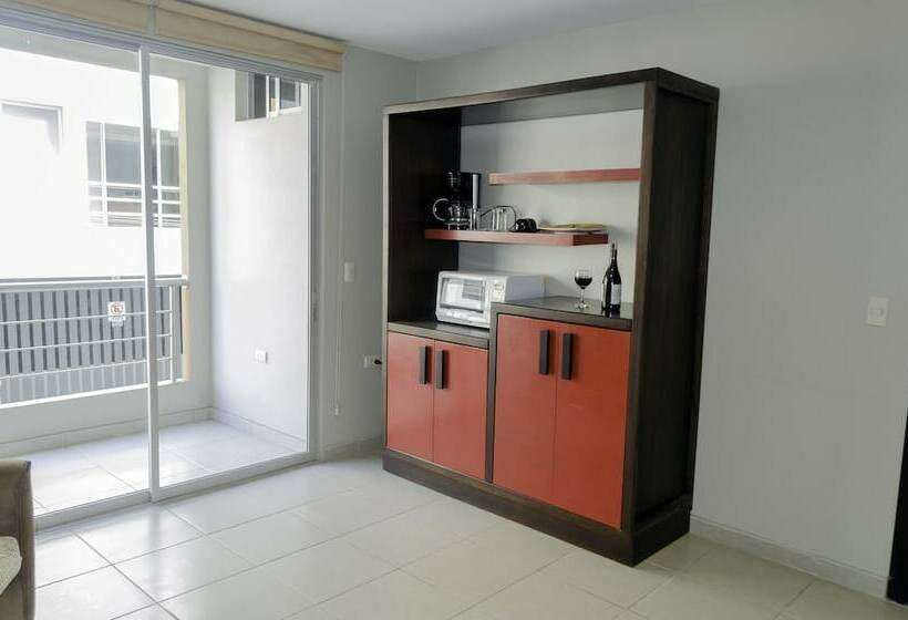 ジュニアスイート, Los Almendros