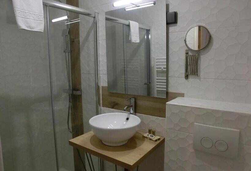 חדר בסיסי, Sur Le Quai