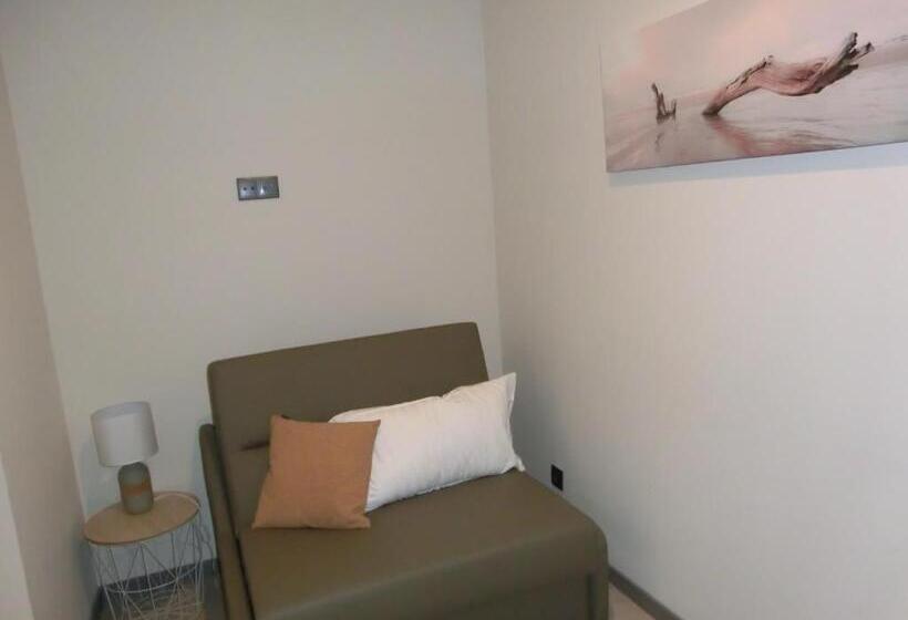 חדר סטנדרט לארבעה, Sur Le Quai