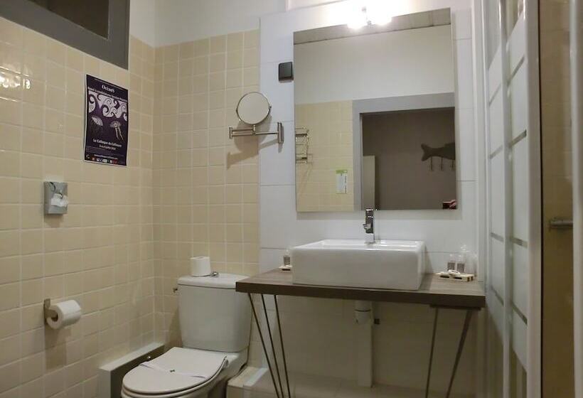 חדר סטנדרט לארבעה נוף לים, Sur Le Quai