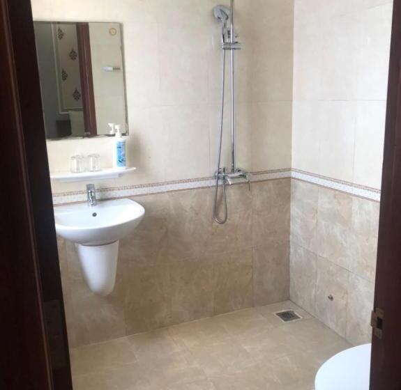 اتاق استاندارد چهار تخته, Thanh Tai Hotel 1