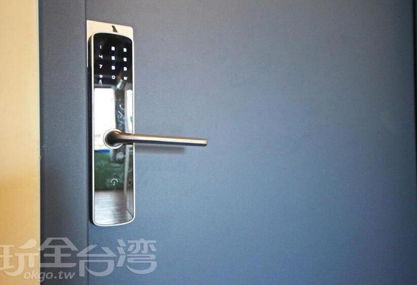 اتاق استاندارد چهار تخته, Tourist Bunny Hostel