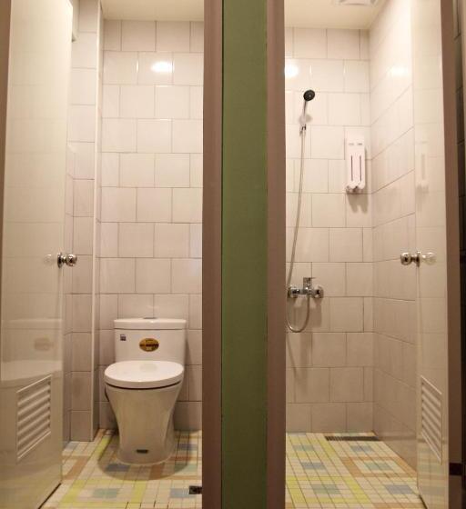 اتاق استاندارد سه نفره, Tourist Bunny Hostel
