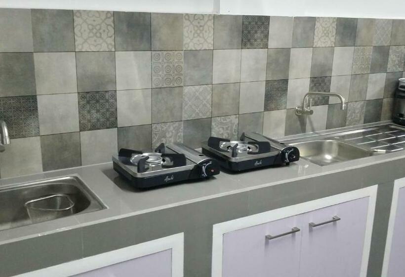 اتاق عادی, Ervoruto Hostel Makati