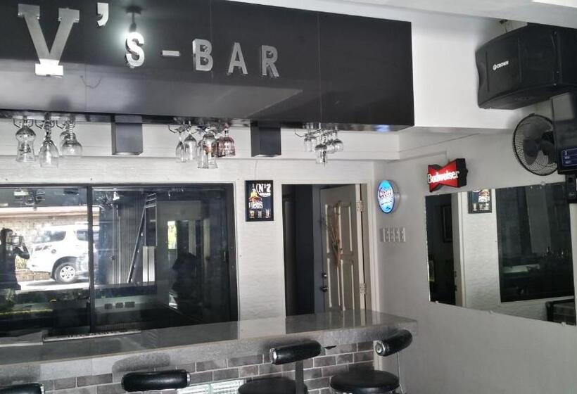 اتاق عادی, Ervoruto Hostel Makati