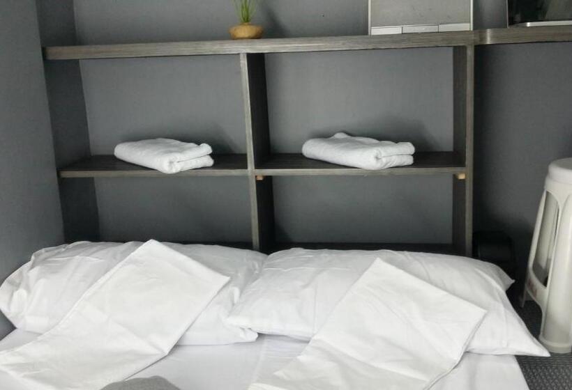 四人标准间, Ervoruto Hostel Makati