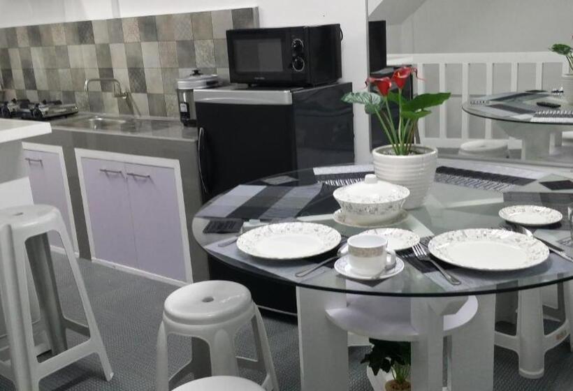 اتاق استاندارد چهار تخته, Ervoruto Hostel Makati