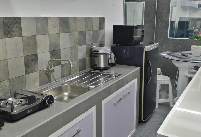 غرفة قياسية رباعية, Ervoruto Hostel Makati