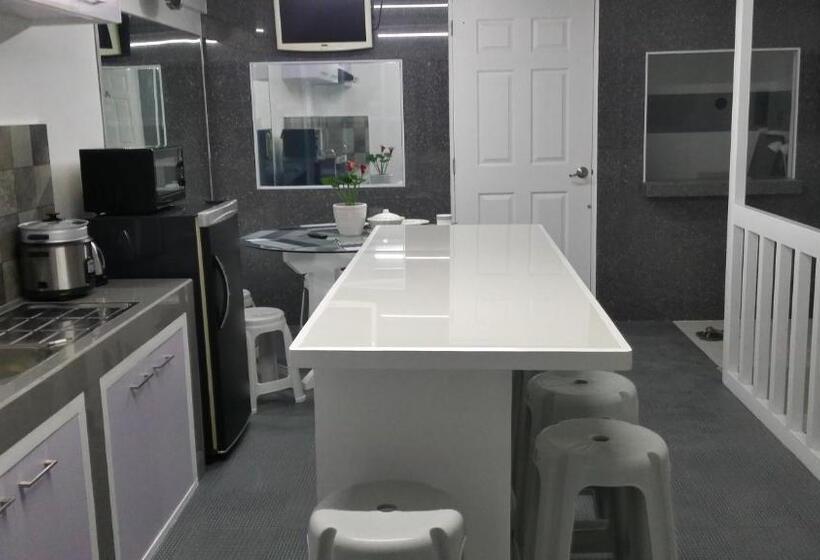 غرفة قياسية رباعية, Ervoruto Hostel Makati