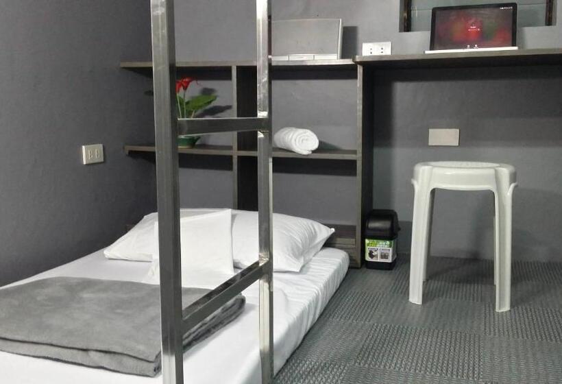 اتاق استاندارد, Ervoruto Hostel Makati