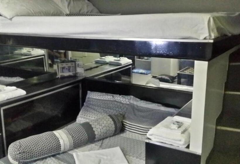 استودیوی استاندارد, Ervoruto Hostel Makati