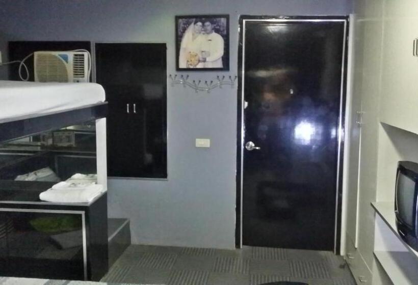 إستوديو قياسى, Ervoruto Hostel Makati