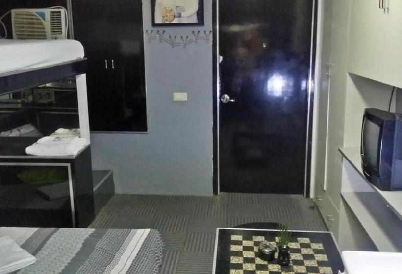 استودیوی استاندارد, Ervoruto Hostel Makati