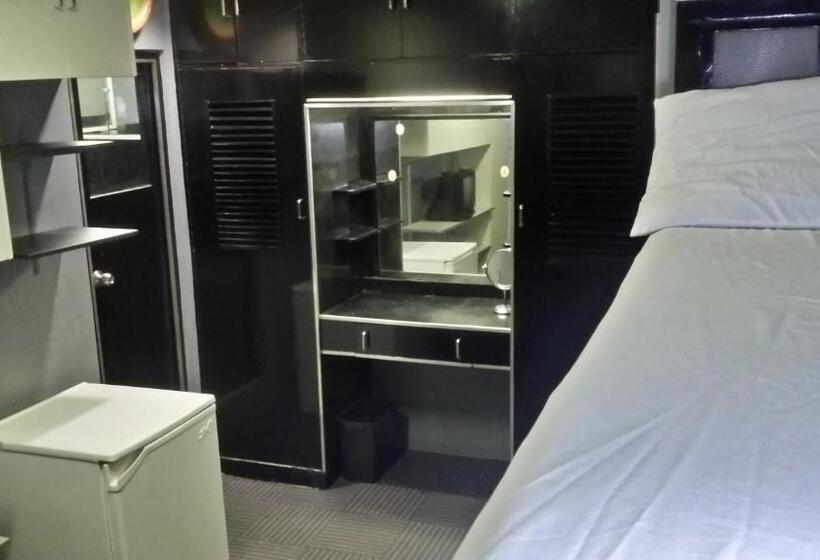 استودیوی استاندارد, Ervoruto Hostel Makati