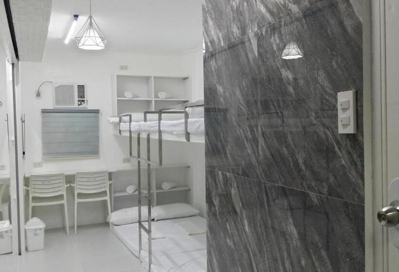 家庭间, Ervoruto Hostel Makati