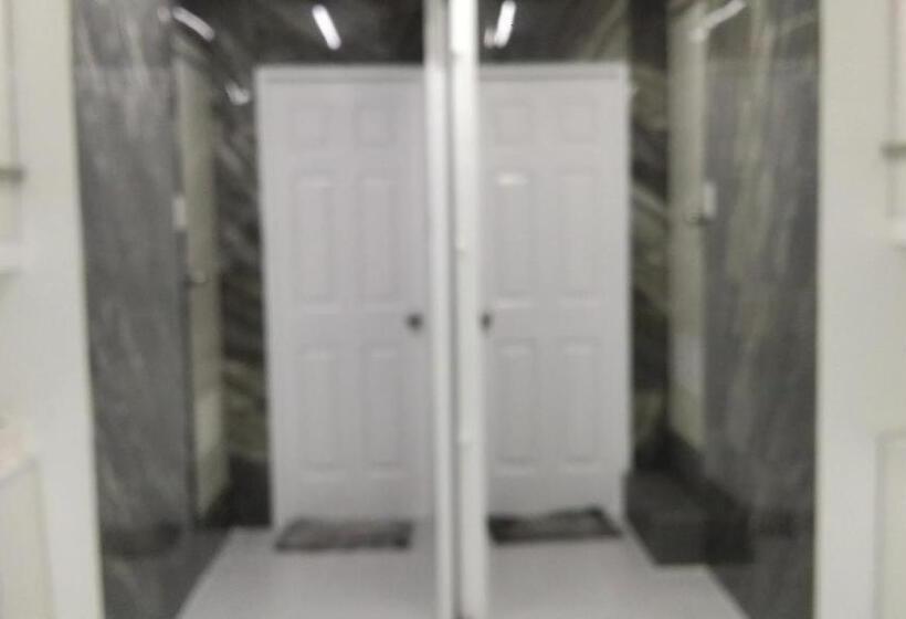 اتاق خانوادگی, Ervoruto Hostel Makati