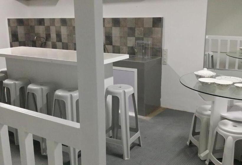 اتاق خانوادگی, Ervoruto Hostel Makati