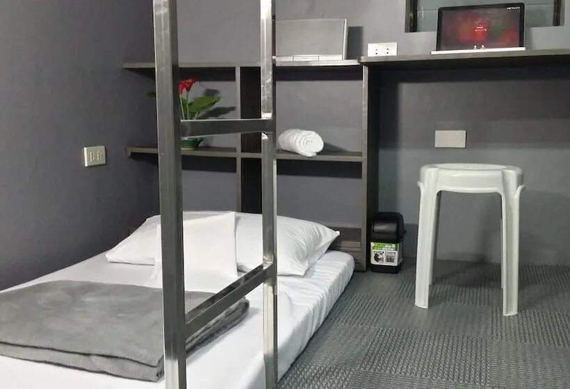 スタンダードルーム, Ervoruto Hostel Makati