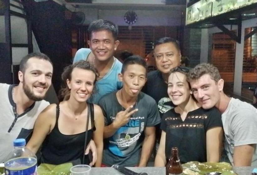 اتاق استاندارد چهار تخته, Ervoruto Hostel Makati