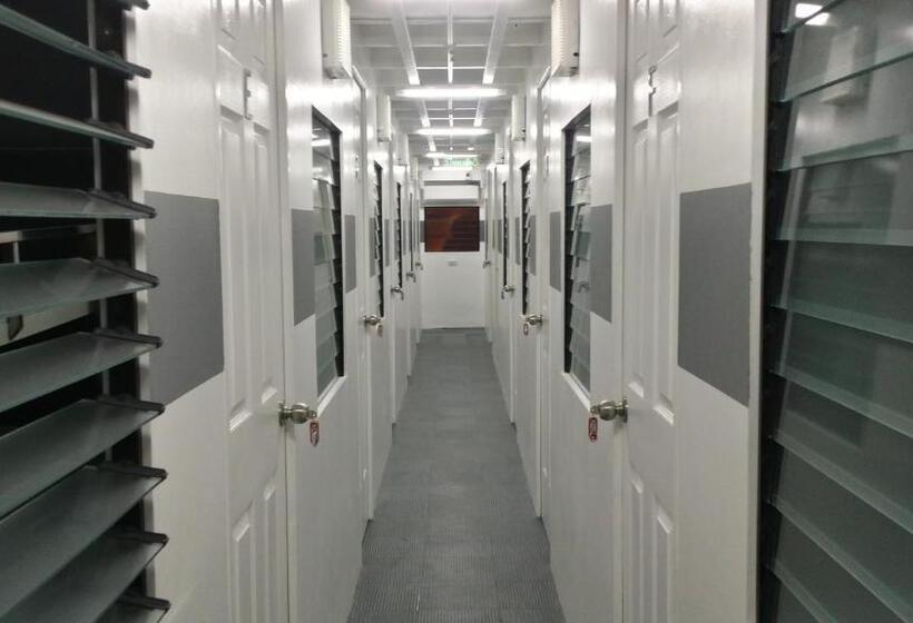 غرفة قياسية رباعية, Ervoruto Hostel Makati