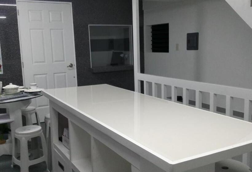 اتاق استاندارد, Ervoruto Hostel Makati