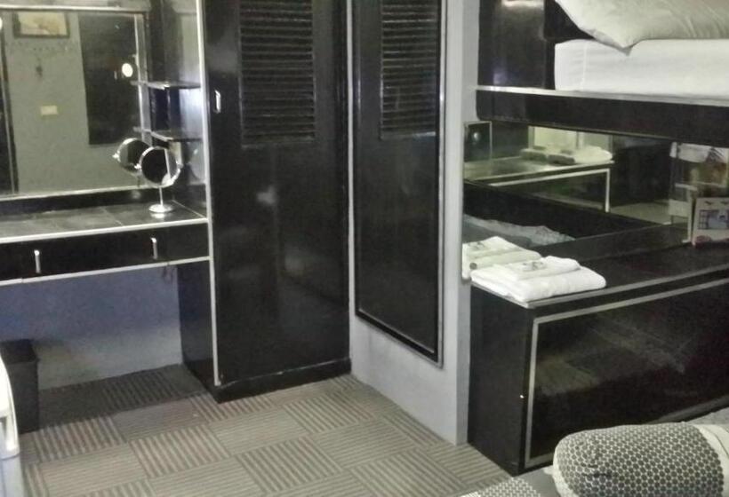 استودیوی استاندارد, Ervoruto Hostel Makati