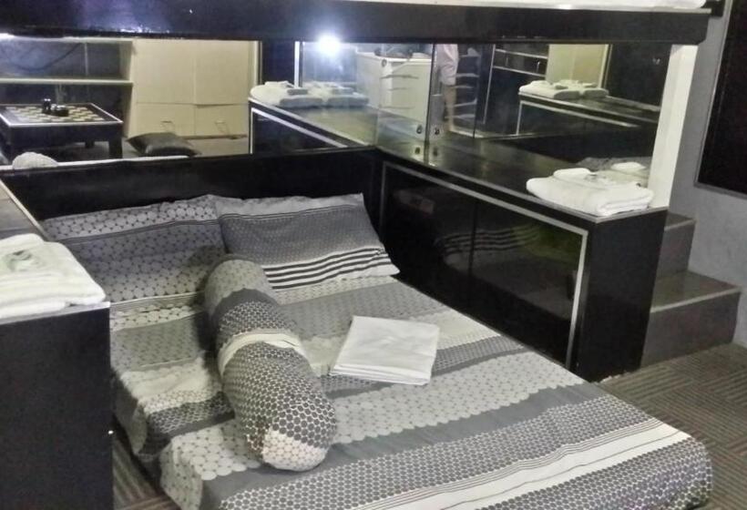 标准工作室, Ervoruto Hostel Makati