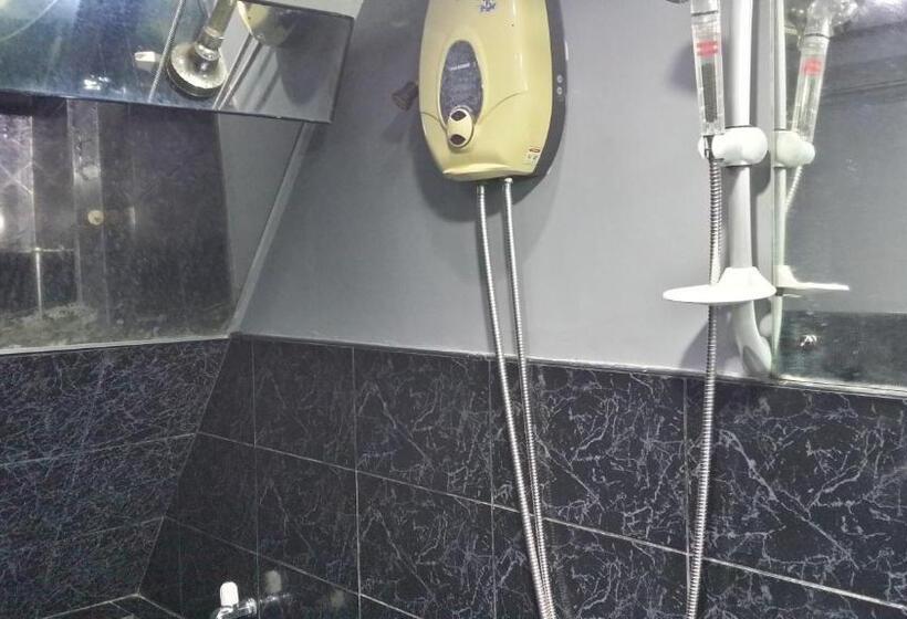 إستوديو قياسى, Ervoruto Hostel Makati