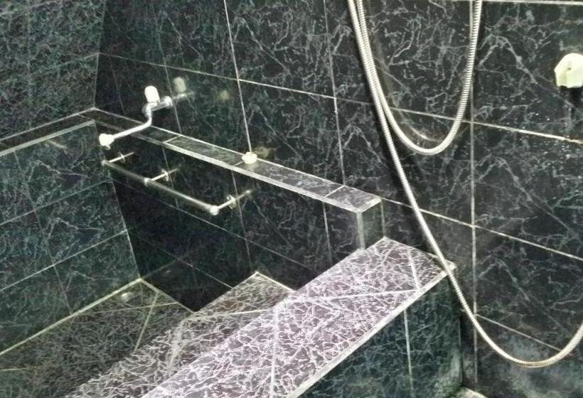 استودیوی استاندارد, Ervoruto Hostel Makati