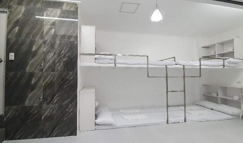 اتاق خانوادگی, Ervoruto Hostel Makati