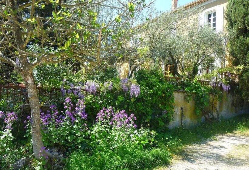 غرفة عائلية, Le Fer En Cèze