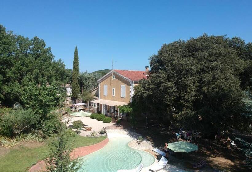 غرفة عائلية, Le Fer En Cèze