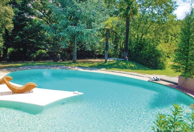 غرفة عائلية, Le Fer En Cèze