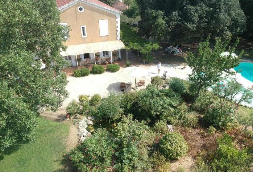 غرفة قياسية, Le Fer En Cèze