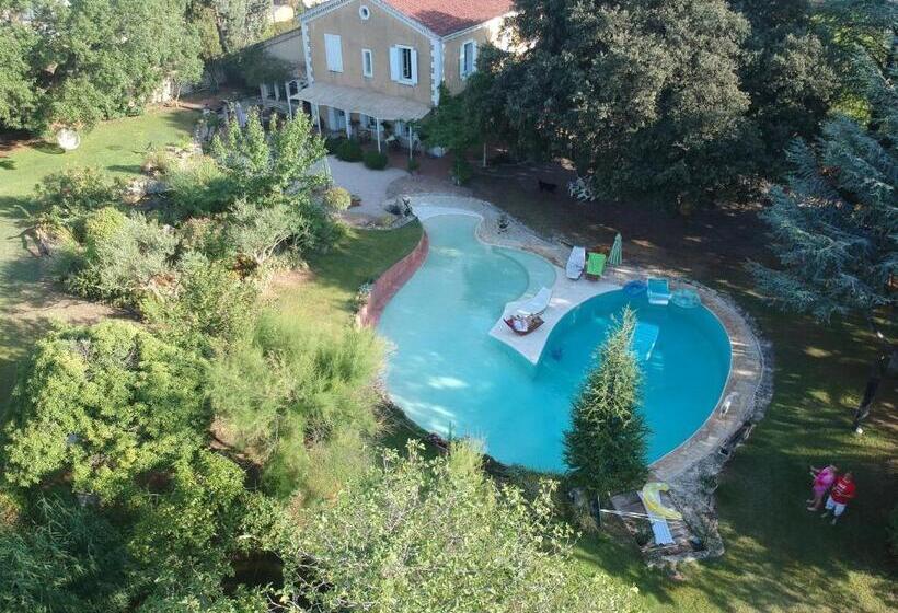 غرفة قياسية, Le Fer En Cèze