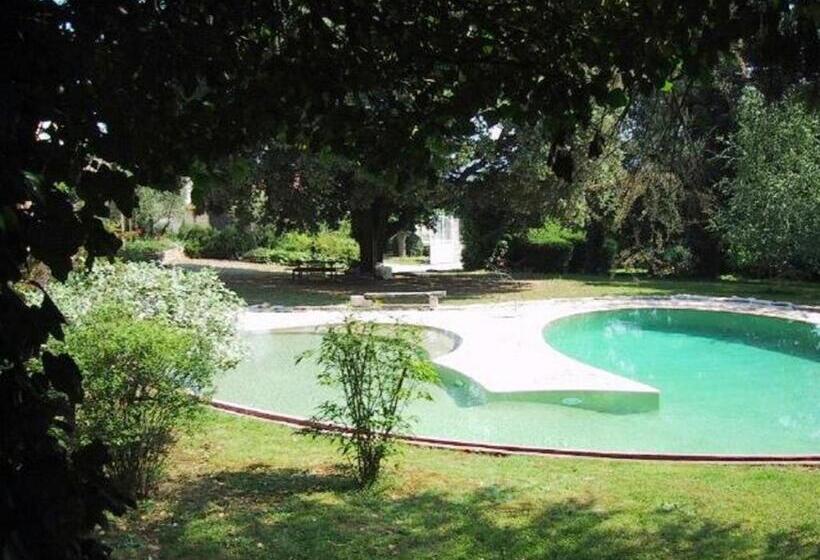 غرفة قياسية, Le Fer En Cèze