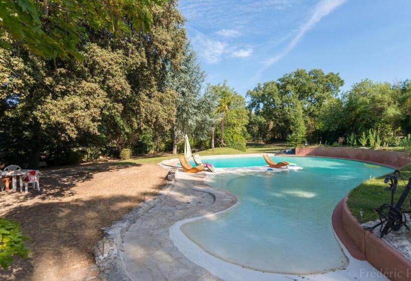 غرفة قياسية, Le Fer En Cèze