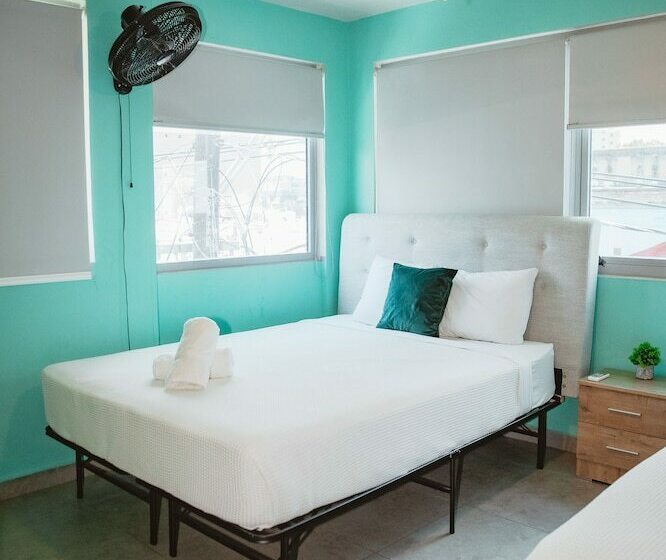 اتاق لوکس, Conturce Hostel