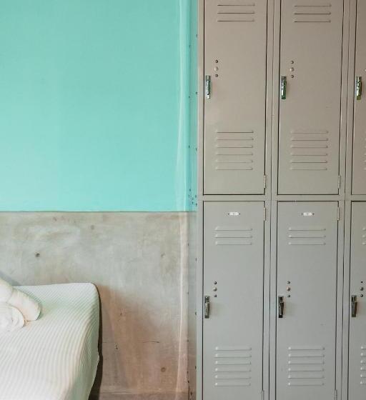 اتاق لوکس, Conturce Hostel