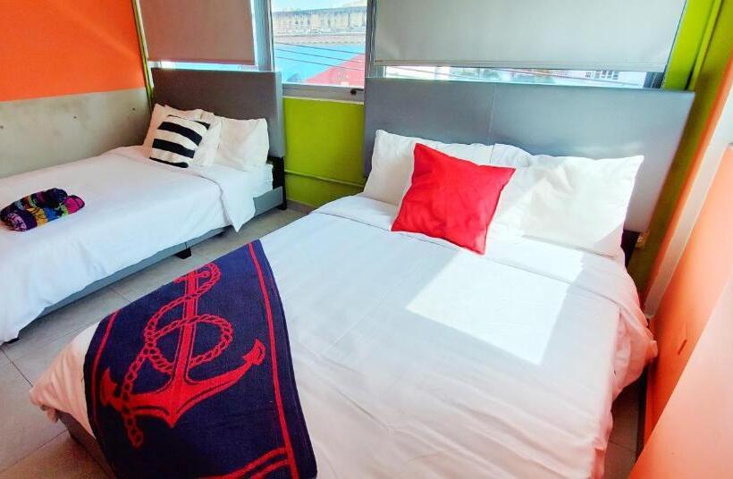 اتاق لوکس, Conturce Hostel