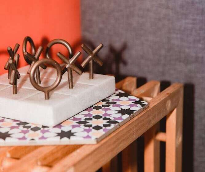 اتاق لوکس, Conturce Hostel