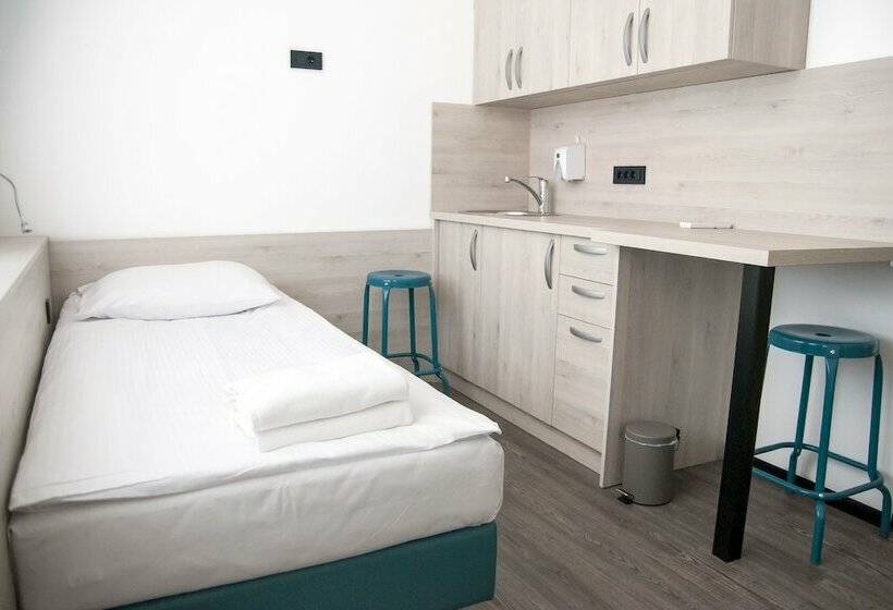 اتاق خانوادگی, Center Novo Mesto