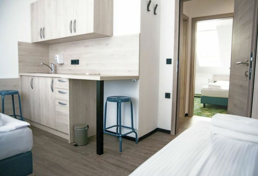 اتاق خانوادگی, Center Novo Mesto