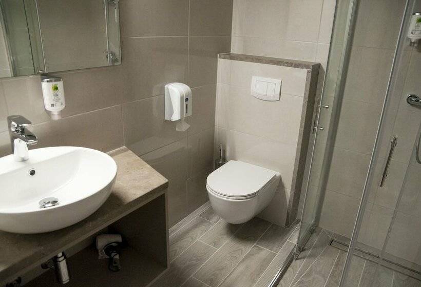 اتاق خانوادگی, Center Novo Mesto