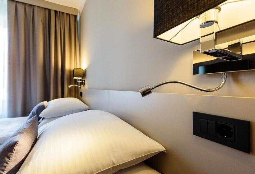 اتاق اکونومی, Center Novo Mesto