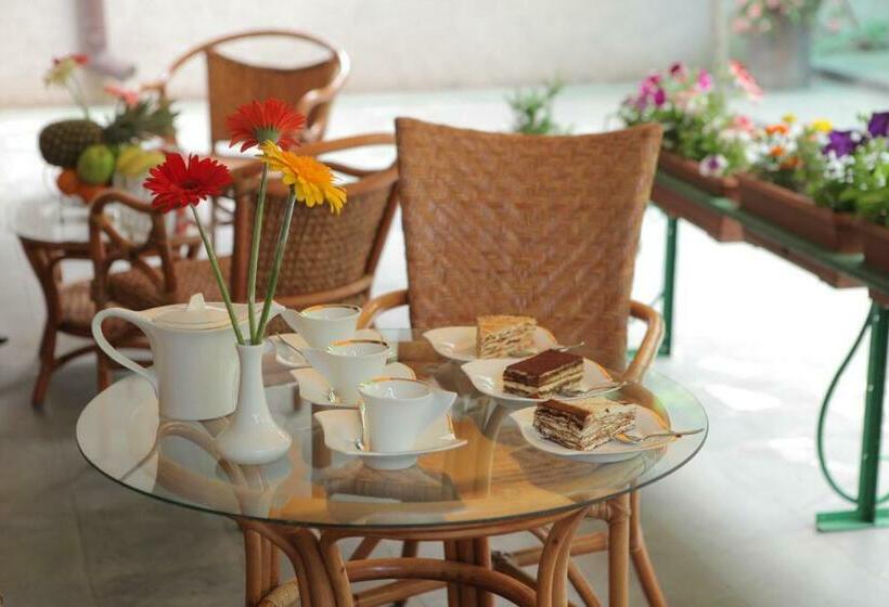 Camera Tripla Deluxe, Daniel Boutique