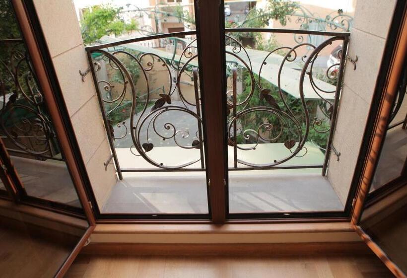 Camera Tripla Deluxe, Daniel Boutique