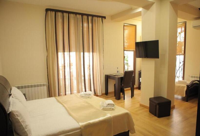 Camera Tripla Deluxe, Daniel Boutique