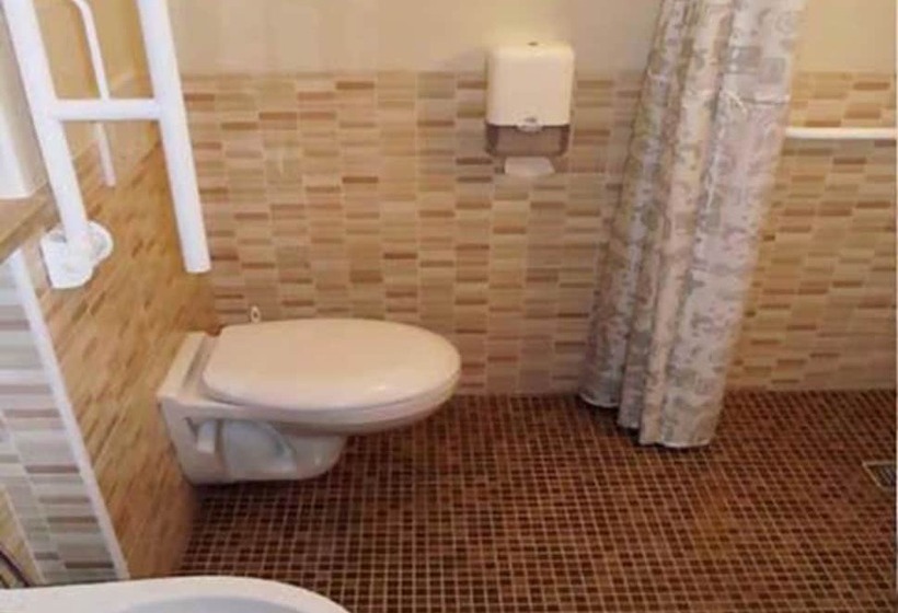 חדר סטנדרט לשלושה עם מרפסת, Ester Safer